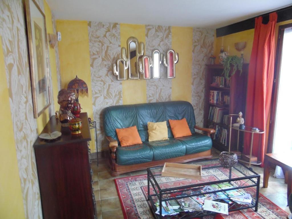Le Clos Des Tuileries Montholon Esterno foto