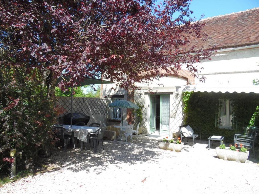 Le Clos Des Tuileries Montholon Esterno foto